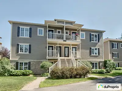 Condo divise (1200 pieds carrés + balcons) avec vue sur boisé et montagnes, à proximité de tous les...