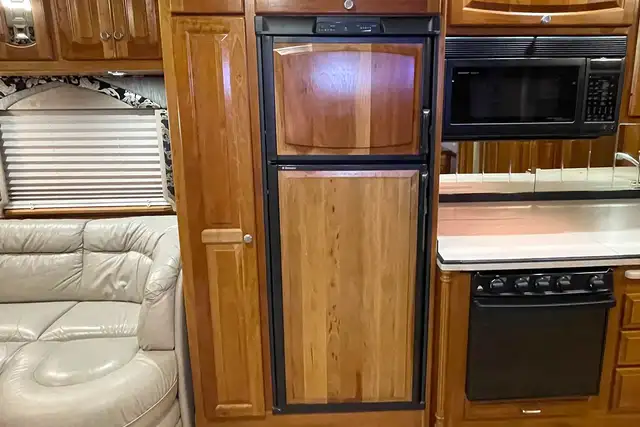 2006 Newmar Dutch Star 4028 – Pre-Owned Class A Motorhome. in RVs & Motorhomes in Red Deer - Image 32