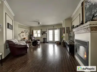 Grand condo 41/2 et d'une grande salle de bain - 2 stationnements - avec garage pour l'unité - très...