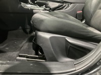 Le Mazda Mazda3 GS AUTOMATIQUE TOIT MAGS CAMERA RECUL CRUISE A/C 2016 usagé offre une conduite simpl... (image 6)