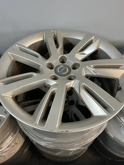 18 pouces volvo centre de Pneus mtl est 11251 rue notre dame est 514-507-5177