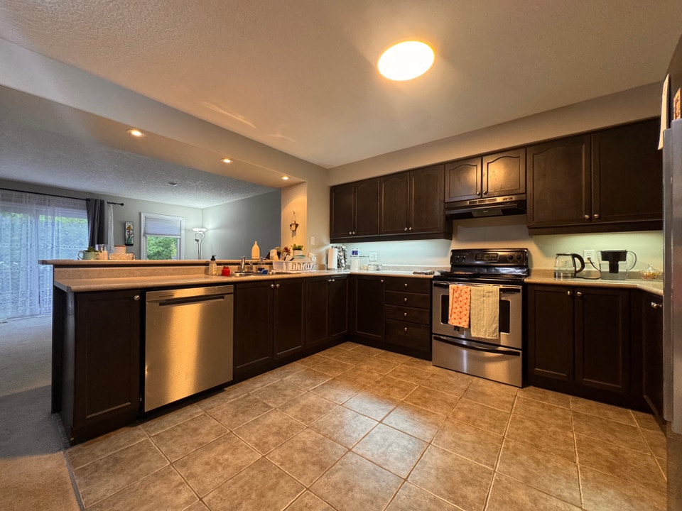 Executive 3 Bedroom, 2.5 Bathroom Condo in Doon, Kitchener! (Uni 5
