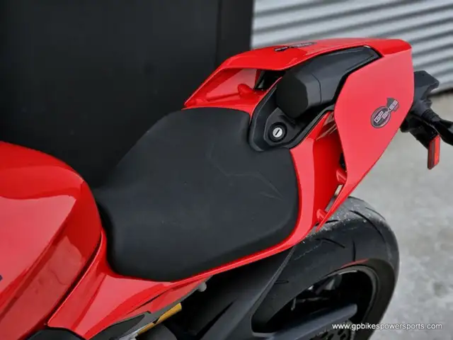 2025 Ducati Streetfighter V4 Ducati Red in Sport Bikes in Oshawa / Durham Region - Image 15