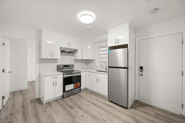 Ideal Starter Home w/ 2 Suites in Fraser Heights! in Houses for Sale in Delta/Surrey/Langley - Image 9