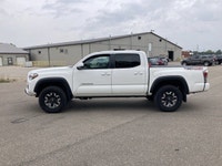 This Toyota Tacoma has a strong Gas V-6 3.5L engine powering this Automatic transmission. Dealer Cer... (image 9)