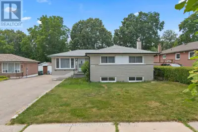 Welcome to this charming bungalow nestled in one of South Mississauga's most sought-afterfamily-frie...