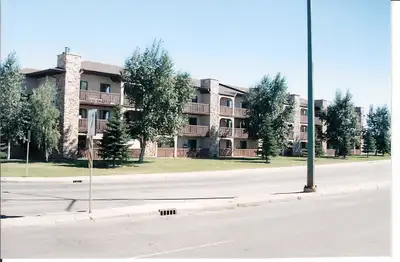 Located close to the Lakewood Civic Centre. Shopping and restaurants are close by. Suite includes in...