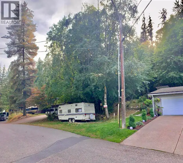 800 LYNNWOOD Crescent Castlegar, British Columbia in Land for Sale in Nelson - Image 10