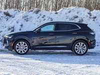 This Buick offers a refined blend of luxury, advanced technology, and everyday versatility in a slee... (image 4)