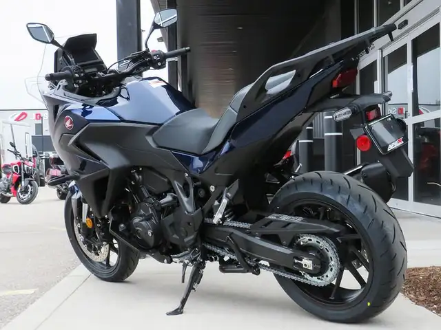 2025 Honda NT1100 DCT in Sport Touring in Cambridge - Image 6