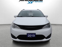 SAFETY INCLUDED ACCIDENT FREE LOCAL ONTARIO CAR SERVICE RECORDS 7 PASSENGERS Very Clean Chrysler Pac... (image 1)