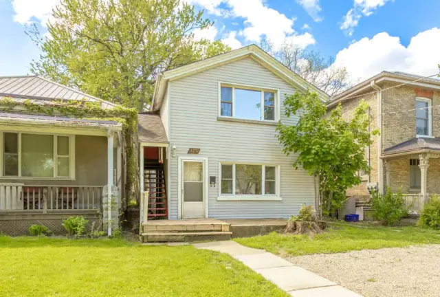 Duplex one block from Victoria Park