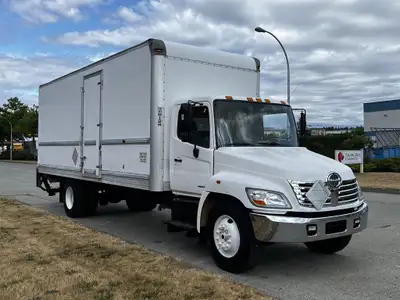 Abenante Motor Group (SK) 2006 Hino 5 Ton Cube Van 24' L x 8' W x 8' H Air Brakes 483851mi Power Tai...