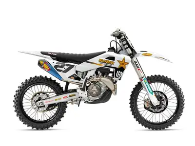 Price does not include $1,495 - Freight, PDI and Doc Fee. Please call the Kelowna location for more...