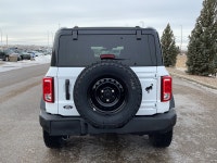 HARD TOP! TRAILER TOW PACKAGE! HEATED VINYL FRONT SEATS! REMOTE START! 12" TOUCHSCREEN WITH APPLE CA... (image 3)