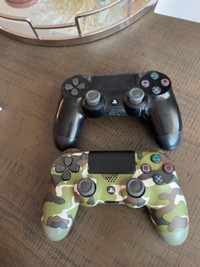 2 PS4 controllers