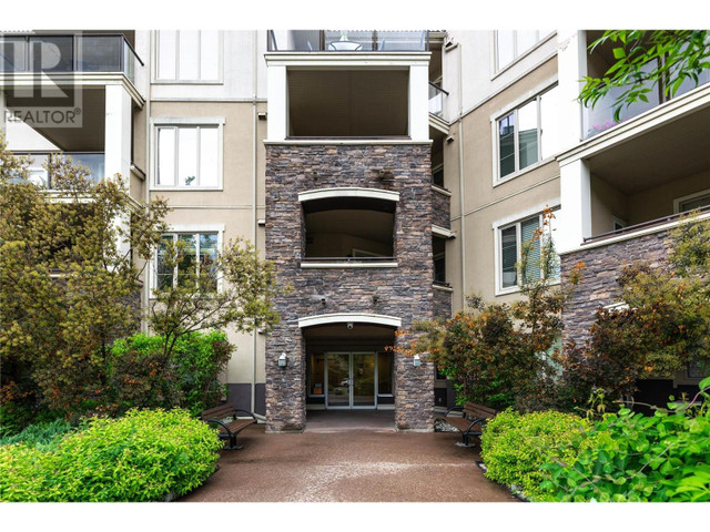 1875 Country Club Drive Unit# 1110 Kelowna, British Columbia in Condos for Sale in Penticton