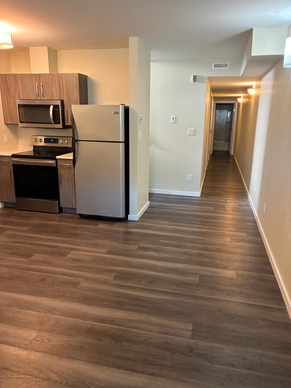 Renovated 2 bedroom, 2 bathroom in desirable Crescentwood 3