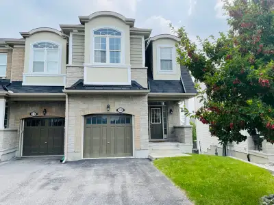 Ottawa, Kanata. This 3-bedroom, 2 full and 2 half bathroom Townhouse is available for rent starting...