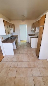 Découvrez notre 5 1/2 à louer à Candiac, dans un quartier tranquille au bord de l'eau. Idéalement si... (image 1)