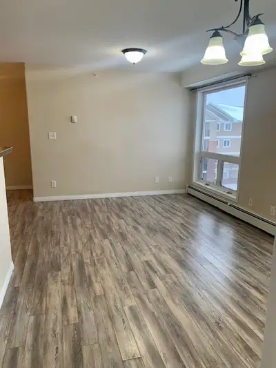 PET FRIENDLY ! Rare 3 bedroom corner unit in Eagle Ridge, this unfurnished unit with 2 full bathroom...