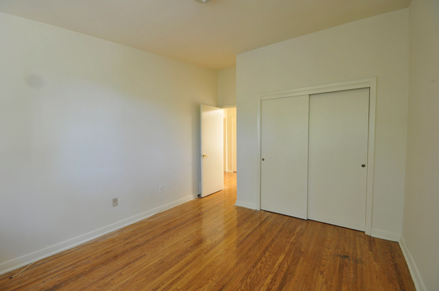 Spacious three bedroom townhouse for rent in Long Term Rentals in City of Toronto - Image 2