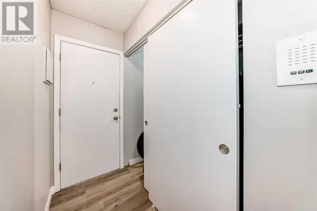 404C, 5601 Dalton Drive NW Calgary, Alberta62854410873091124