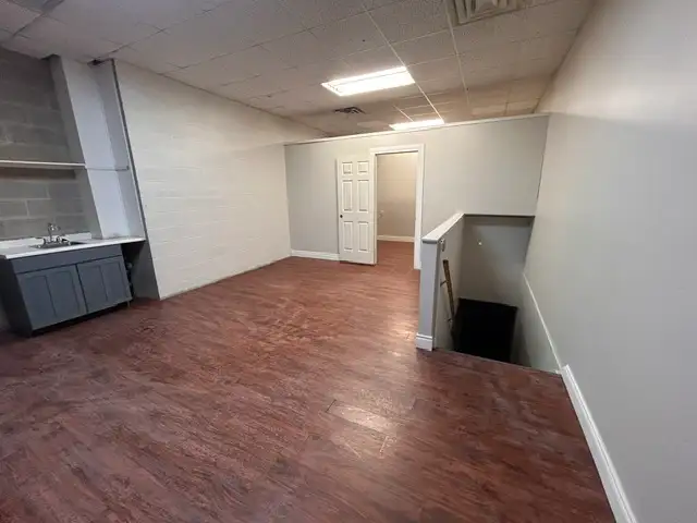 Main Floor Commercial Space with Bonus Basement — Campbellville in Commercial & Office Space for Rent in Oakville / Halton Region - Image 9