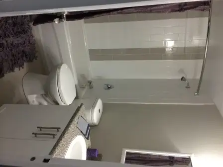 SPACIOUS 2 BED SUITE AVAILLABLE! in Long Term Rentals in City of Toronto - Image 5