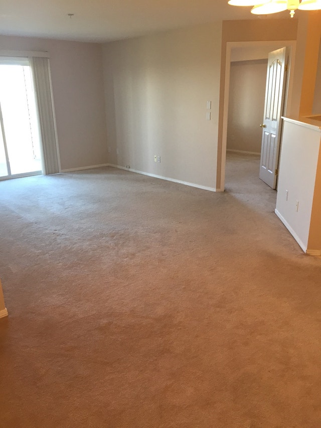 Utilities included, underground parking! 2 BED condo Lancaster! Long