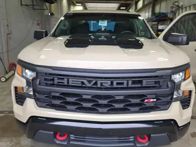 Come see this 2022 Chevrolet Silverado 1500 Custom Trail Boss Crew 4WD | 5.3L | Z71 | Power Seat | C...