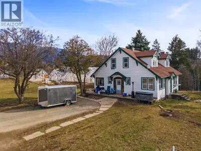 Prime orchard opportunity in the Erickson area offering scale, infrastructure, and versatility. This...