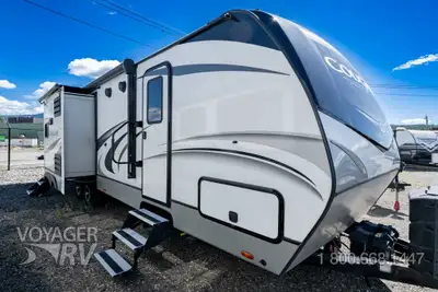 Located in Winfield, BC Call or Text 250-766-4607 Voyager RV Centre 1-800-668-1447 2 Slide-out w/2 T...