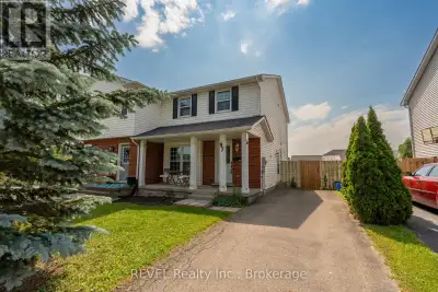 Welcome home to 97 Aquador Drive located in the beautiful City of Welland! This incredible two store...
