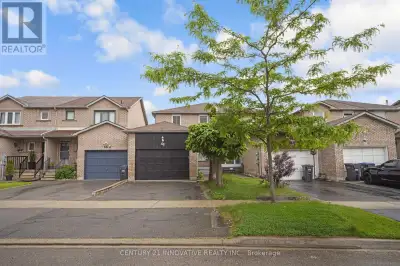 Beautiful Well-Maintained Freehold Linked Home Like a Semi-Detached in Brampton's Prime Location wit...