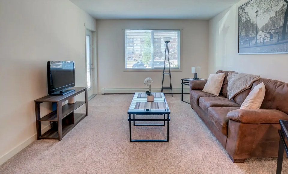 Apartments with In-Suite Laundry - Vanier Woods - Apartment for 4