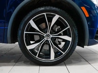 * ACCIDENT FREE * ONE OWNER * BLIND SPOT MONITOR * LANE DEPARTURE WARNING * PANORAMIC SUNROOF * NAVI... (image 8)