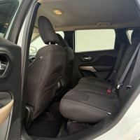 JUST ARRIVED!!! BC VEHICLE!! SELECT-TERRAIN 4WD!! HEATED SEATS/ STEERING WHEEL!! 2018 Jeep Cherokee... (image 9)