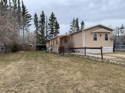 R37//Gladstone/Starter home, downsizing or just need affordable housing? This well maintained mobile...