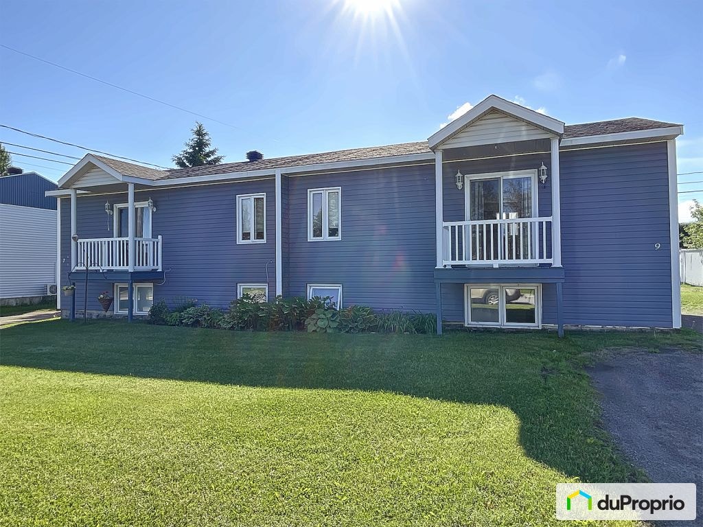 $358,995 - Triplex for sale in Métabetchouan-Lac-à-la-Croix — photo 1
