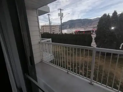 One Bedroom + Den - Quiet Building - Spacious Suite - Parking Available - On Site Laundry - Renovate...