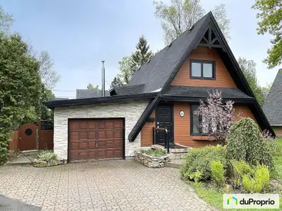 Nouvelle sur le marché ! Maison 5 chambres, 2.5 salles de bain. 17 pièces au total. 2 entrées avec g...