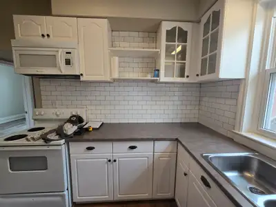 4 - 550 Aylmer Street North For showings, TEXT or CALL: 705-559-3991 Three Bedrooms, One Bathroom $2...