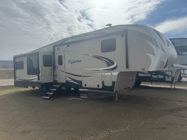 2017 Grand Design REFLECTION 337 RLS in Travel Trailers & Campers in St. Albert - Image 8