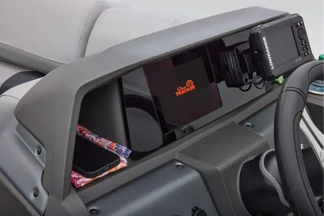 2026 Sun Tracker SportFish 22 XP3 TRITOON-ponton boat in Powerboats & Motorboats in Vernon - Image 18