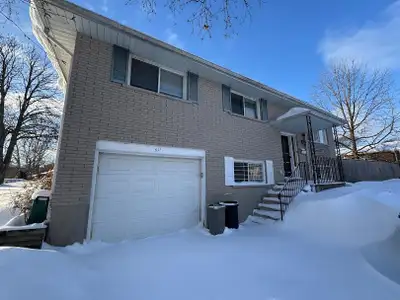 Room Rentals - 1 Bedroom Detached Home W/ Finished Basement in Lakeshore Village! (Room 3) Just mome...