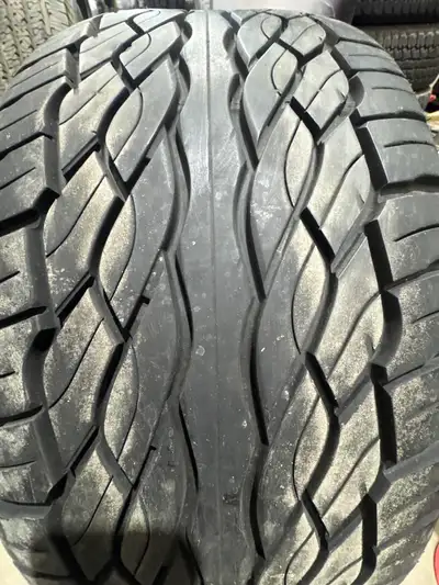 One almost new 285/40R22 M S Falken Ziex S/TZ 05 tire. In good condition No patches or plugs. 10/32...