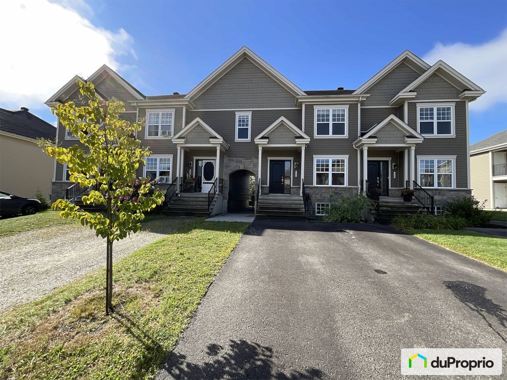 $455,000 - Townhouse for sale in Sherbrooke (Jacques-Cartier) — photo 1