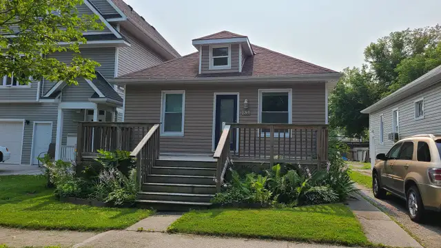 2 Bedroom Home for lease...close to riverfront and parks!