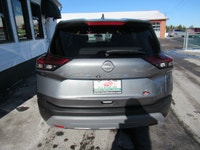 One owner, clean Carfax, two sets of keys, power windows, power door locks, power mirrors, climate c... (image 9)